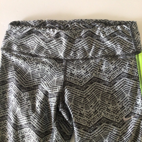 NIKE DRI FIT NEON YELLOW CAPRI LEGGINGS SMALL - Picture 5 of 14